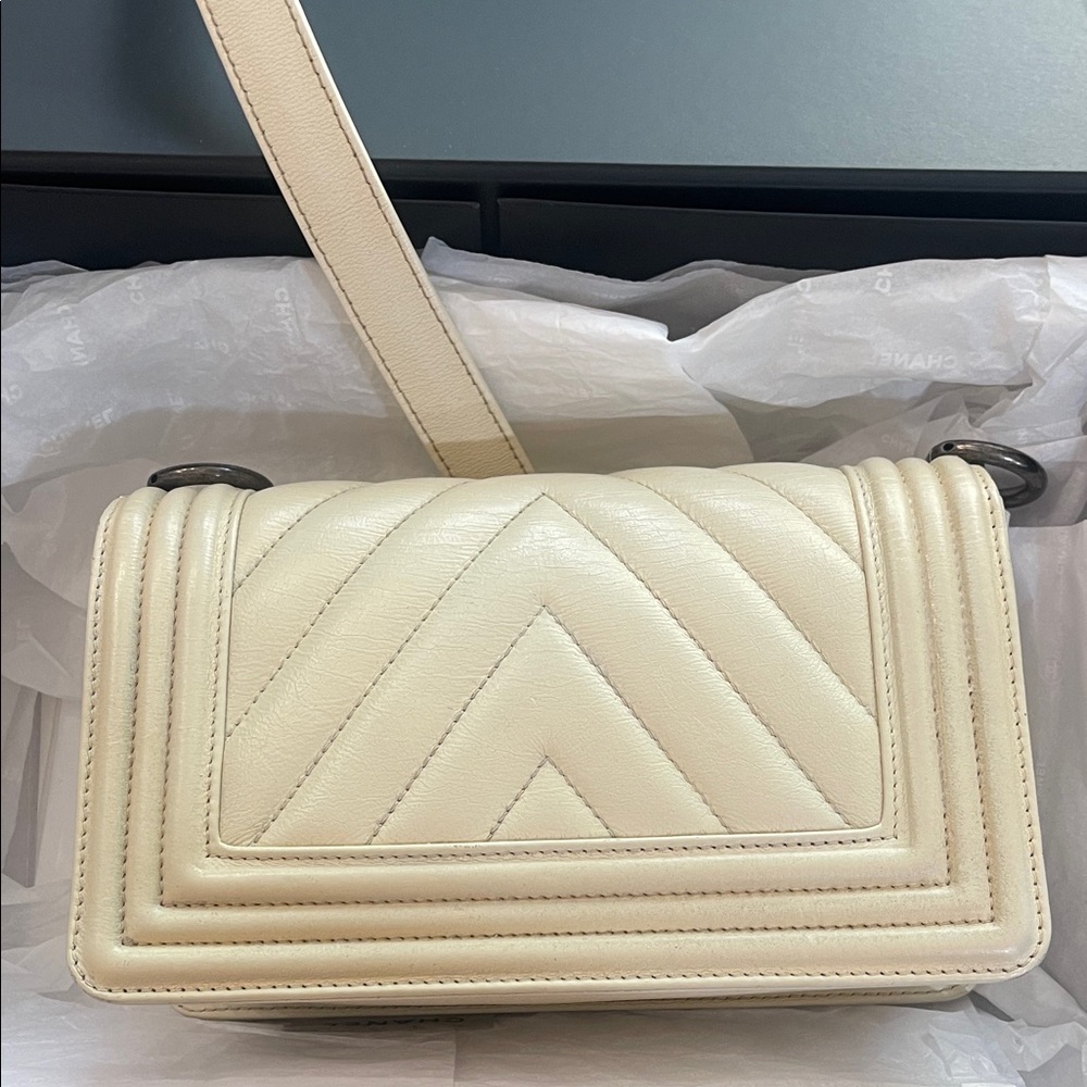 Chanel Small Beige Chevron Crossbody Bag - Picture 2 of 3